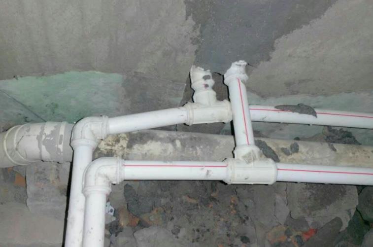 師傅接ppr水管歪了,熱熔傾斜,今后會出什么漏水問題嗎? 師傅接ppr水管歪了,熱熔傾斜,今后會出什么漏水問題嗎?