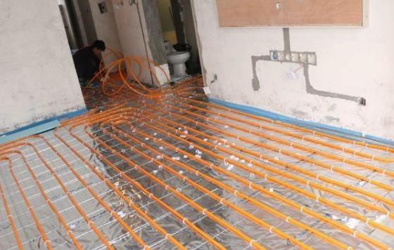 對于水地暖和電地暖相比哪個更好？還是得看健康安全性吧？